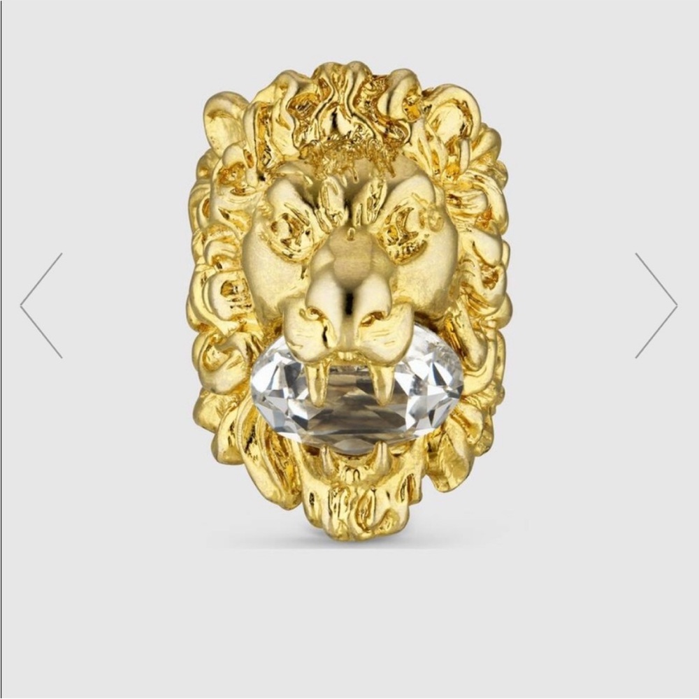 Unisex Gucci Lion head ring A Gucci lion‎ head ring with clear crystal 4-6 appr
